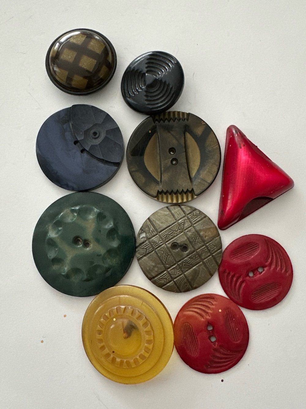 10 Vintage Buttons Art Deco Bakelite Carved Mixed Collectible